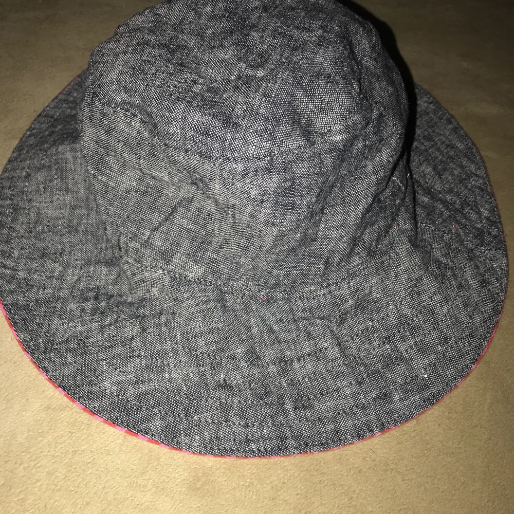 So cute . Roxy surfer beach hat - Picture 5 of 5